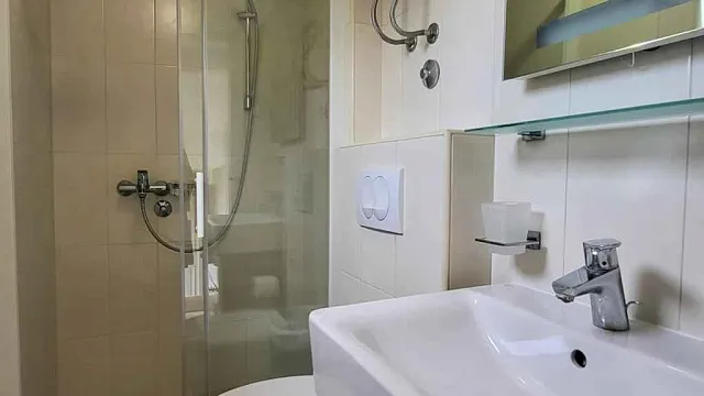 Atemberaubende Villa mit Pool und Panoramablick auf die Bucht — photo 12